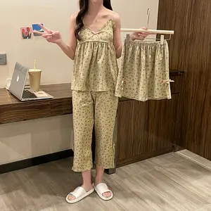 طقم ملابس نوم من Pure Desire مزين بالدانتيل طقم ملابس نوم نسائي صيفي مطبوع عليه زهور ورقبة رسن وأكمام قصيرة مكون من قطعتين مل...